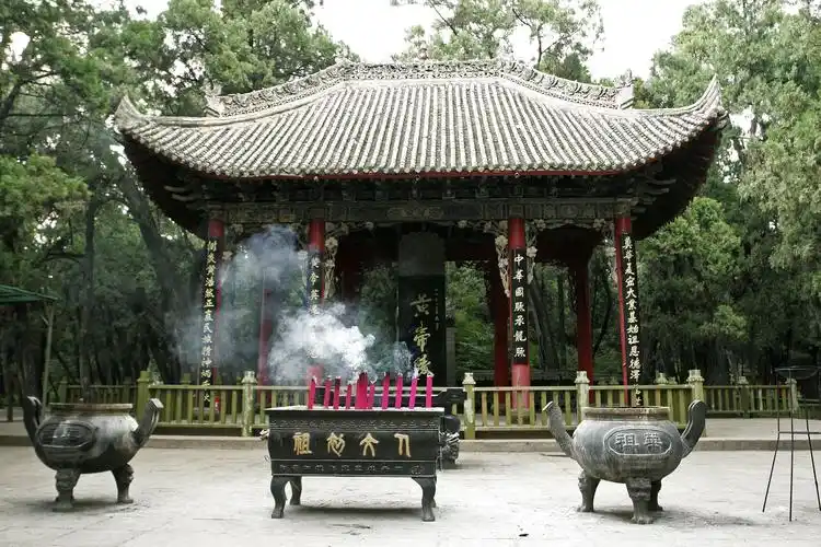 p>黄帝陵,是轩辕 a target="_blank" href="/item/黄帝">黄帝 /a>的