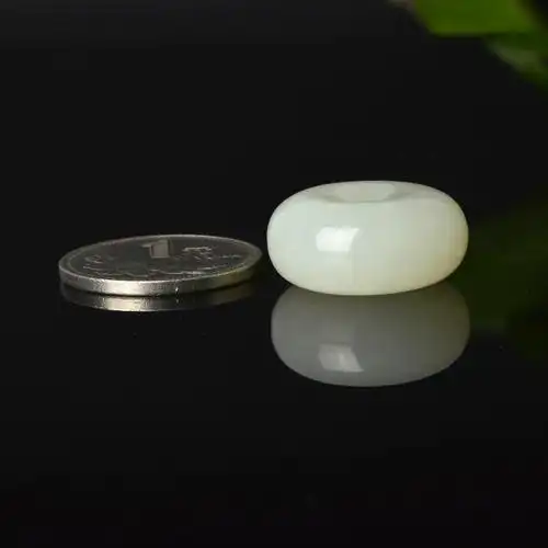 厂家直销天然正品和田青玉玉挂件 男女款精美青白玉平安扣