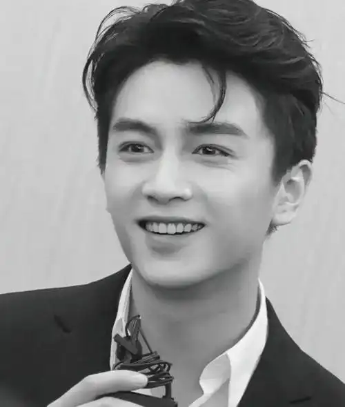 他们的微笑不仅仅是一种表情,更是一种艺术,能够温暖人心