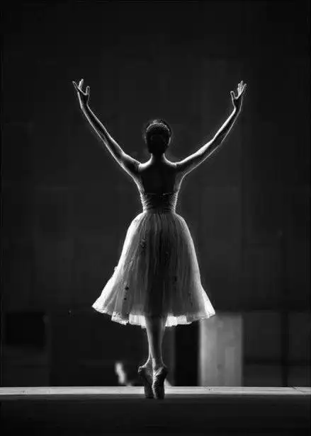 素材舞蹈唯美图片高清图片,舞蹈图片唯美背影,舞蹈女孩