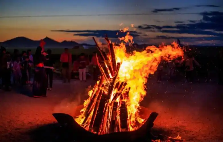 呼伦贝尔草原篝火晚会