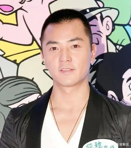 而不是以短头形象示人,这是因为"板寸头"男士的发型考验着一个