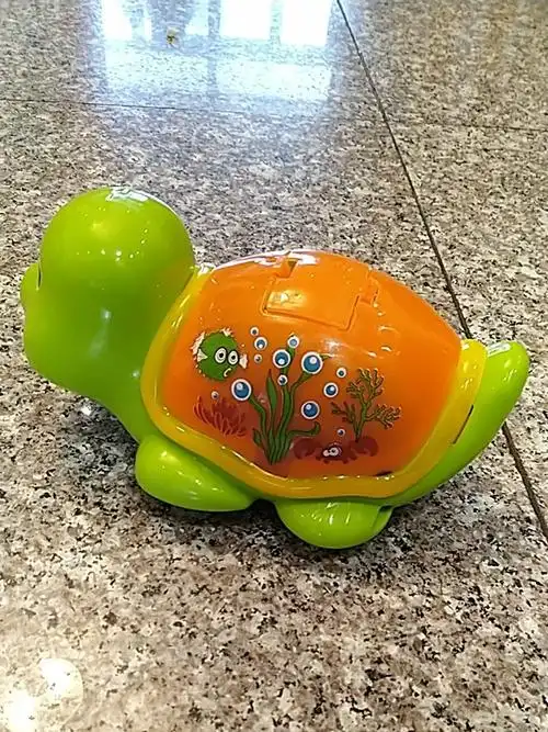 会下下蛋玩具会的小母鸡电动万向运动灯光音童电动