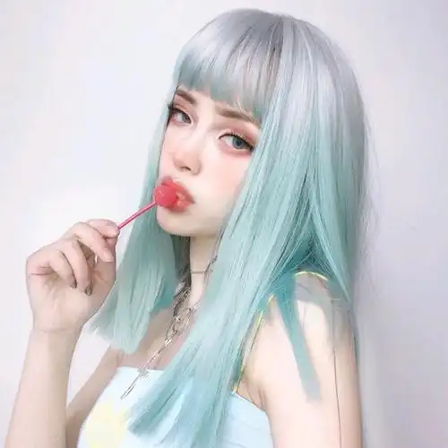 时尚长发美女吃棒棒糖图片