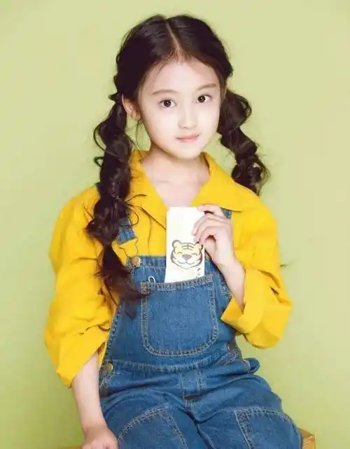 易烊千玺7岁被人仰慕,霸凌13岁演圈外少女,张婉儿被誉为黑马_网友