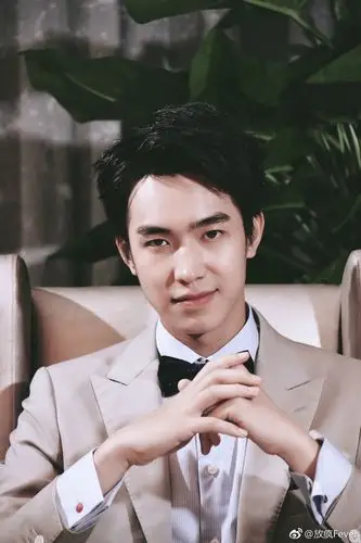 严禹豪 最近被这位小哥哥潦到了