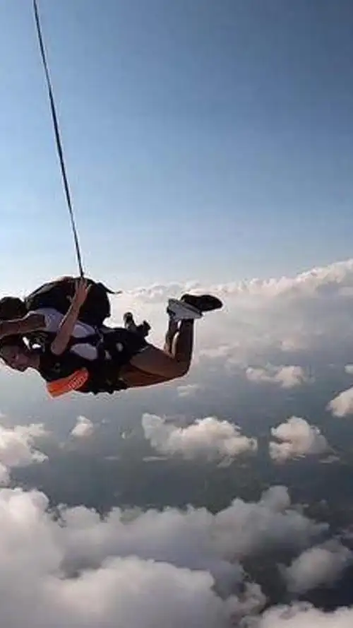 小时候梦见自己在天上自由飞翔