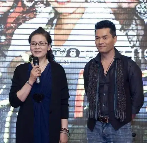 5位"阔太专业户",自带贵妇气质,越老越迷人,根本演不了穷人