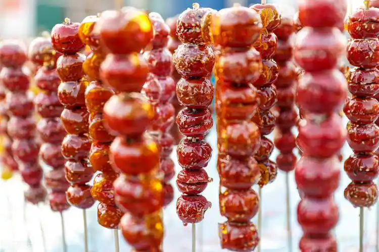 爆火全网的冰墩墩前身竟是冰糖葫芦你觉得哪个可爱