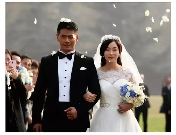 我不想让孩子觉得没有父母,陪邵兵走过低谷的演员妻子——张培