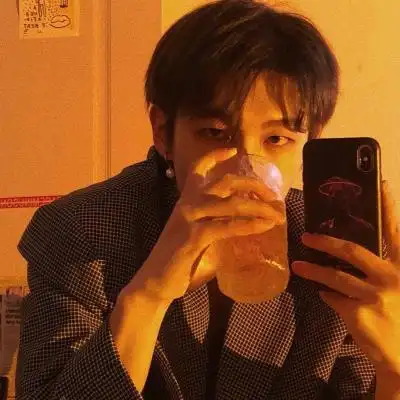 帅哥真人头像高清冷酷帅气,看似冷酷无情实际是暖男-男生头像