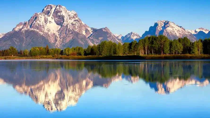 早晨湖山倒映怀俄明州大蒂顿国家公园风景桌面壁纸