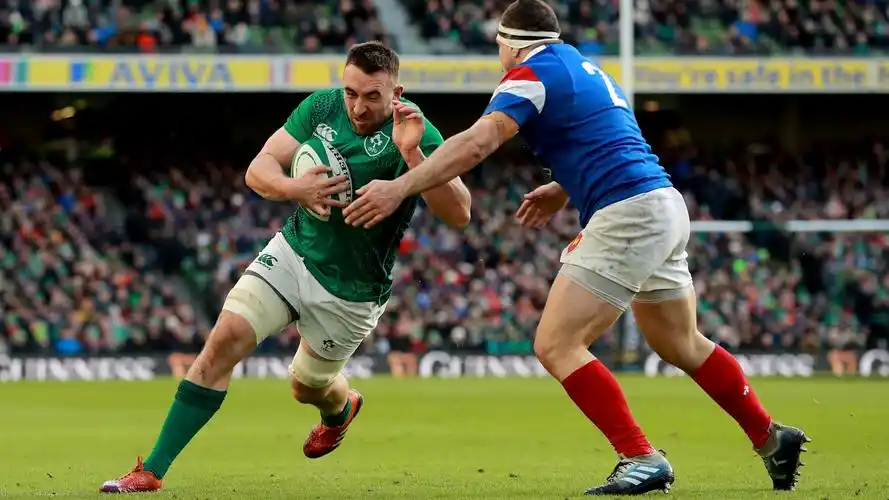 jack conan tackled by guilhem guirado.