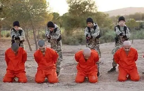 原创为什么执行枪决的时候死刑犯都要跪在地上狱警无奈道出背后实情