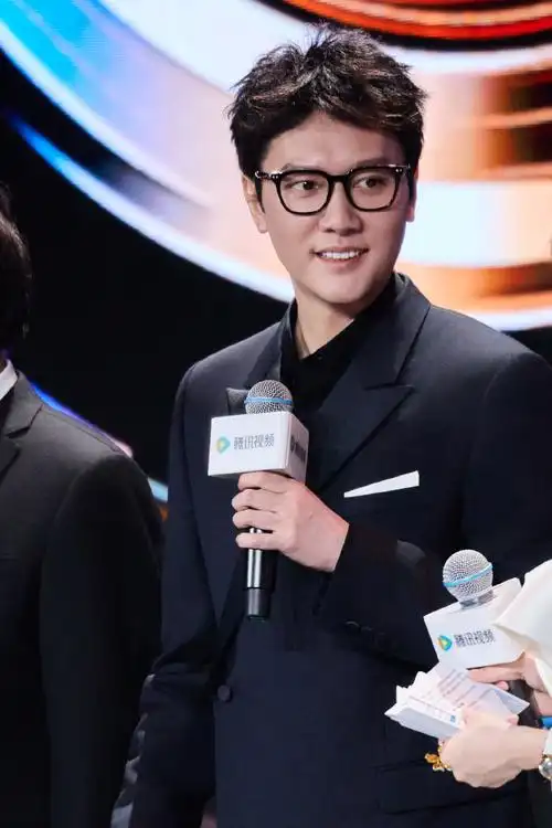 冯绍峰超话@冯绍峰携#电视剧我和婚姻的战斗#出席腾讯视频#鹅剧派对#.