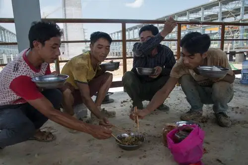 《工地午餐》 - 人物类 摄影大赛2015 - 国家地理中文网