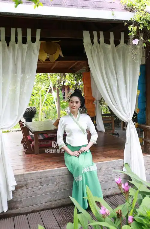 云南 西双版纳地区的淘宝集市"哆哩傣傣族服饰",所属主分类"女装/女士