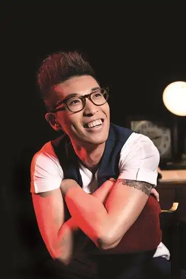 张赫宣《我忘了》首发 变身摇滚战神唱响公益