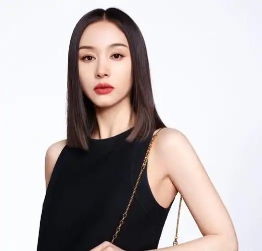 王子文长发披肩穿黑色长裙美照!__财经头条