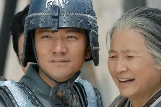 《花木兰传奇》演员彭博与郑佩佩喜结祖孙缘