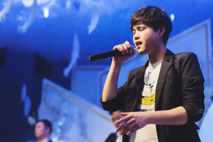 《可能否》翻唱歌手夏磊