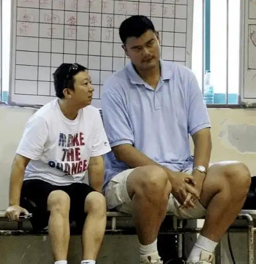 看了姚明的腿 字母哥的跟腱 才相信我们打不了nba_杜兰特_普通人_强森