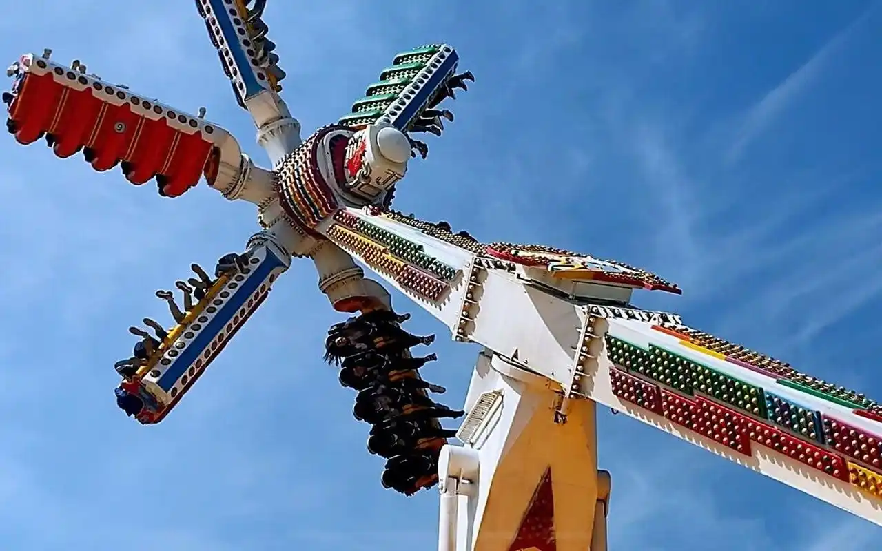 大同方特欢乐世界:有许多令人惊心动魄的游乐设施,特别是有三个惊险