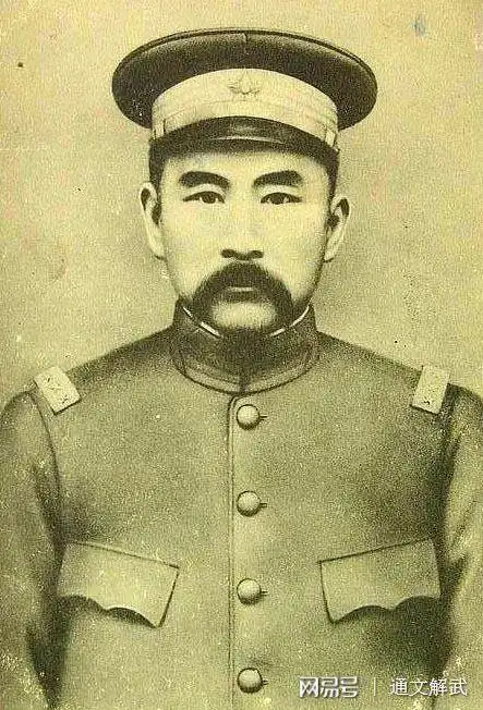 威名赫赫的北洋军阀大帅年轻的张作霖很帅笑面虎人如其名