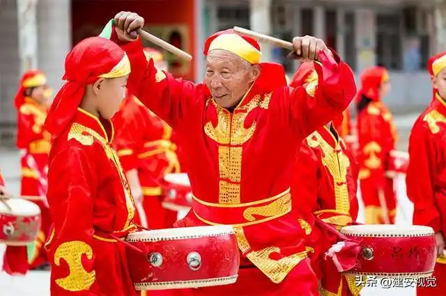 农村俗话:人前一面鼓,人后一面锣,敲锣打鼓能当通讯工具用?