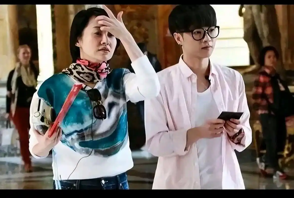 老牛吃嫩草,许晴和华晨宇官宣恋情!