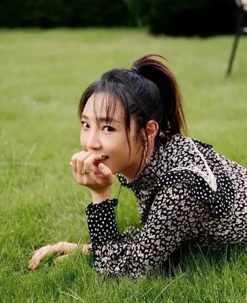 白百何|白百何《骄阳伴我》夜戏收工,皮肤白皙眼神清澈,与盛阳好配!