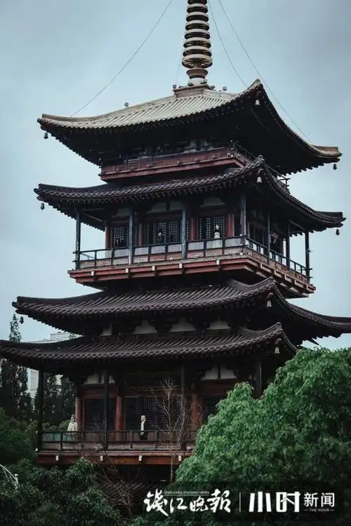 如梦如幻!漫步街区可能随时与文化艺术邂逅,千年鼓楼化身时尚大秀场