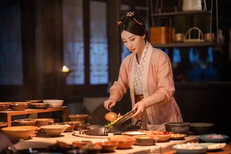 柳岩新剧演美厨娘 飒爽开局演技获赞_孙三_赵盼儿_东京