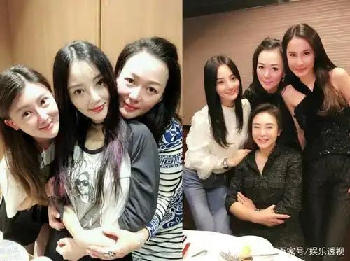 网友向贾乃亮李小璐pgone共同好友询问状况,聊天记录曝光引人笑