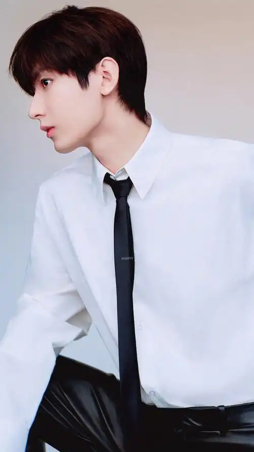 整理一组@成毅高清怼脸侧颜集合    淇淇子的任何一个角度都是完美