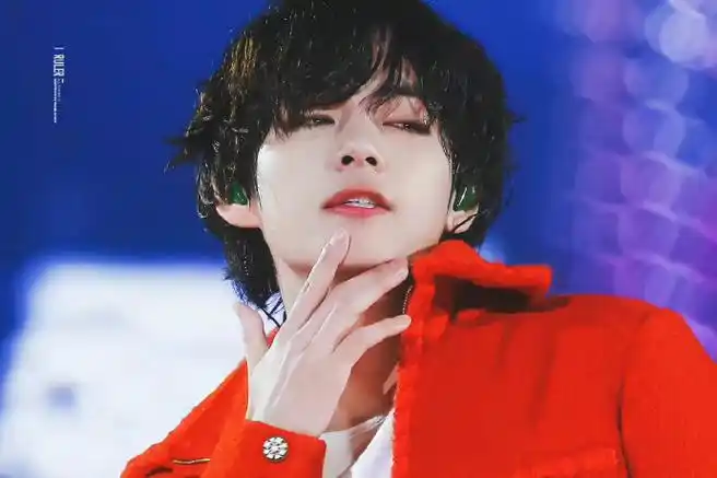 金泰亨,下面是18 19 20年的几组图,还记得p5 的回眸镜头惊艳了多少在