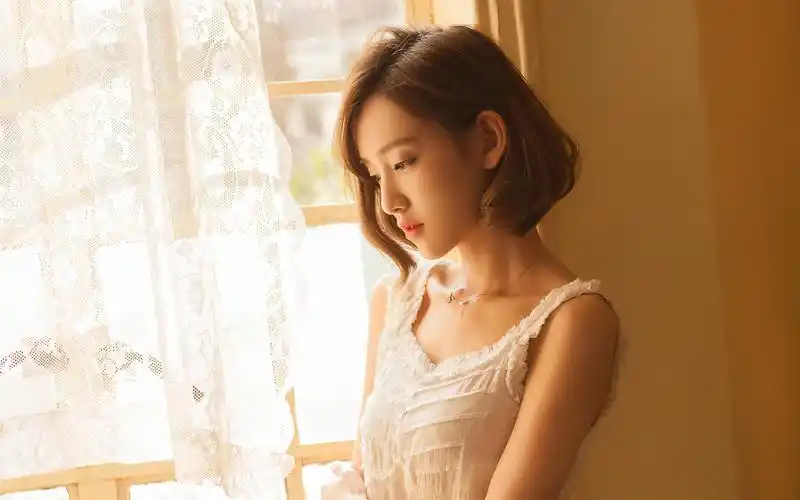 韩系短发美女室内唯美写真桌面壁纸