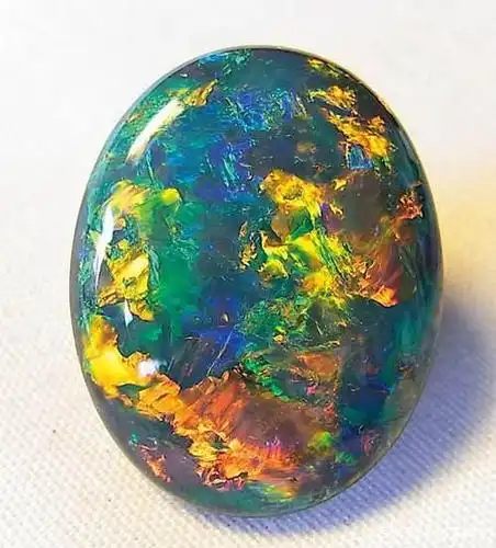 最珍贵的宝石之一,带你走进欧泊的五彩世界