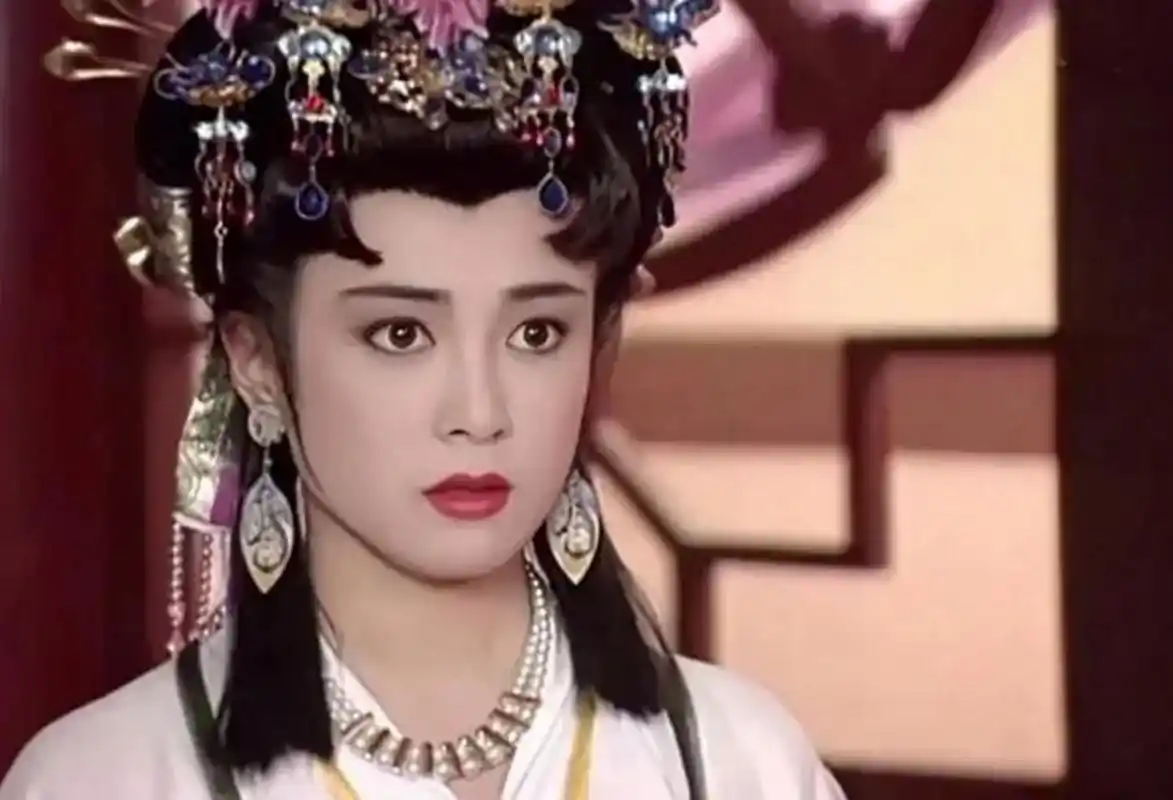 经典影视角色# 最美杨吉儿,作为高贵的公主,杨吉儿在马上的风采像是