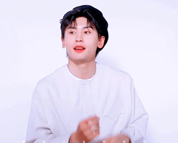 生活实苦,让张哲瀚的笑容治愈你