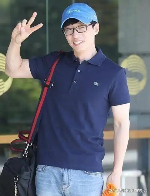 另外,汪涵是一位情商及智商都很高的主持人,而他一直都戴着一副眼镜.