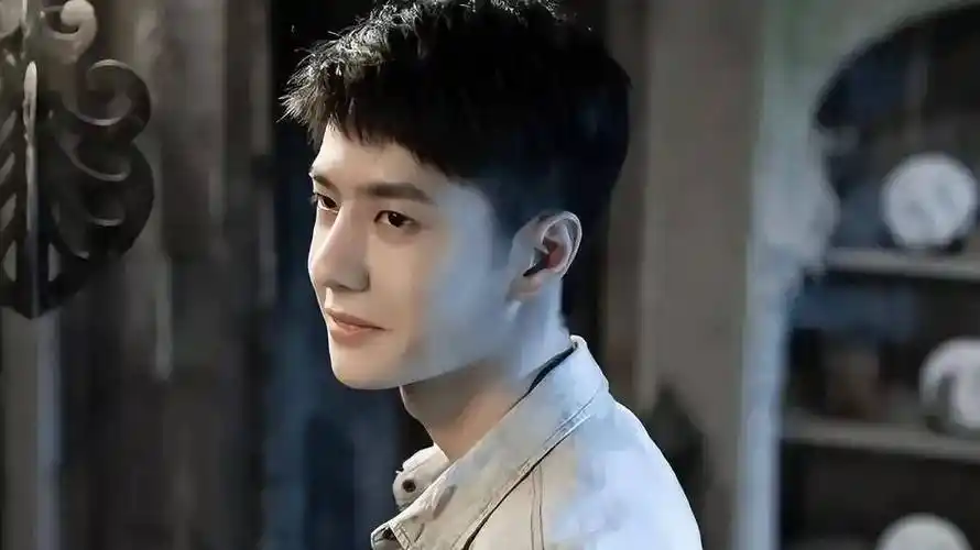 《冰雨火》公开王一博的短发造型后,与陈晓和王劲松形成鲜明对比_人物