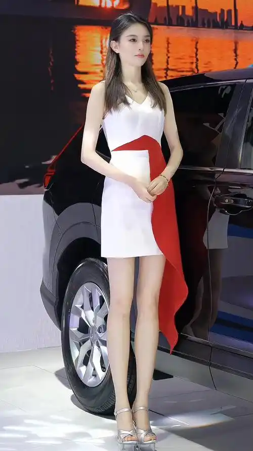 这是哪家的大漂亮啊#车展现场 #现场实拍 #最美车模小姐姐 #大长腿