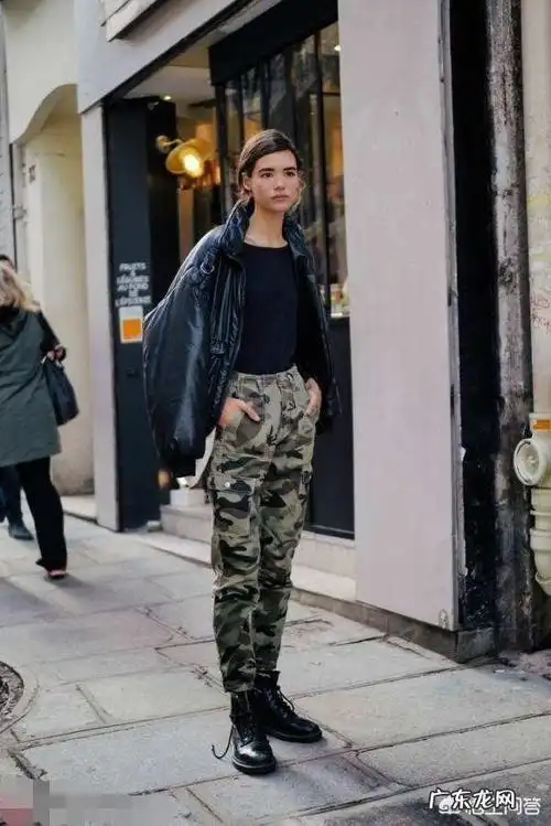 冬季穿迷彩裤应该配什么上衣和外套?