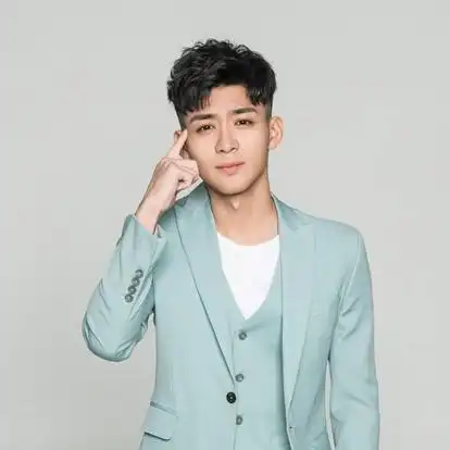 个人简介中文名刘思博职   业演员国   籍中国身   高180cm体   重68