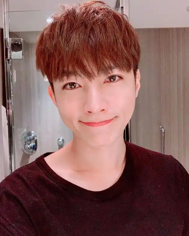 炎亚纶心情复杂晒自拍 嘱托粉丝了解疫情保护自己