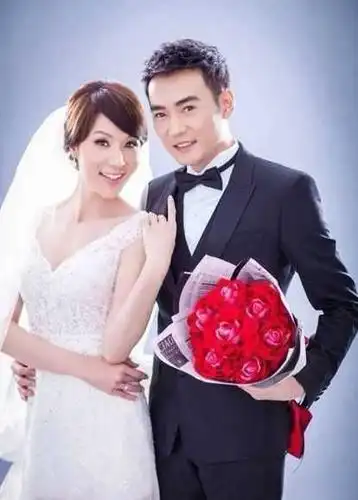 分类 娱乐休闲 明星 华人明星 问题描述谁能告诉我何家劲结婚了没