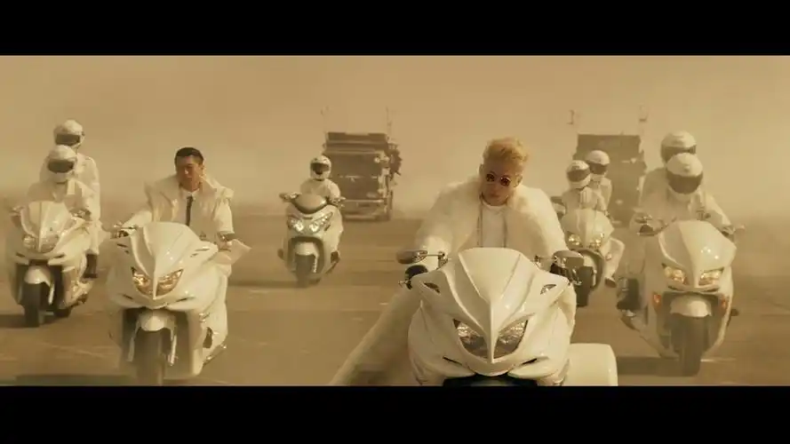 p>《热血街区电影版》是由久保茂昭执导的热血动作片,由exile  a