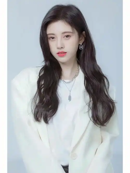 鞠婧祎的眼睛和鼻子好好看