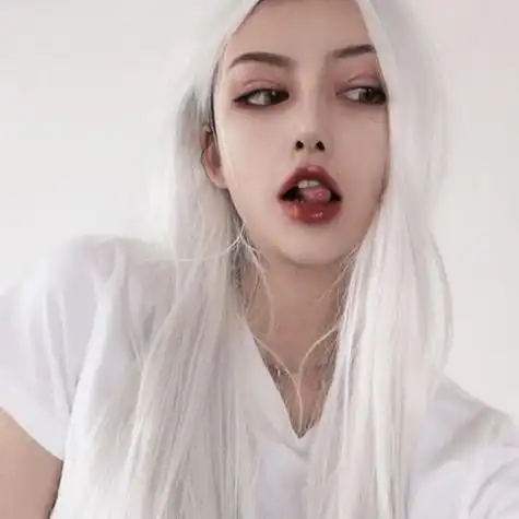 红唇白发另类时尚欧美霸气头像图片